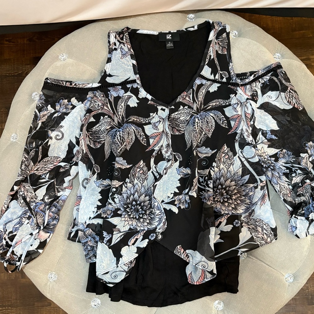 iZ BYER Floral Cold Shoulder Top